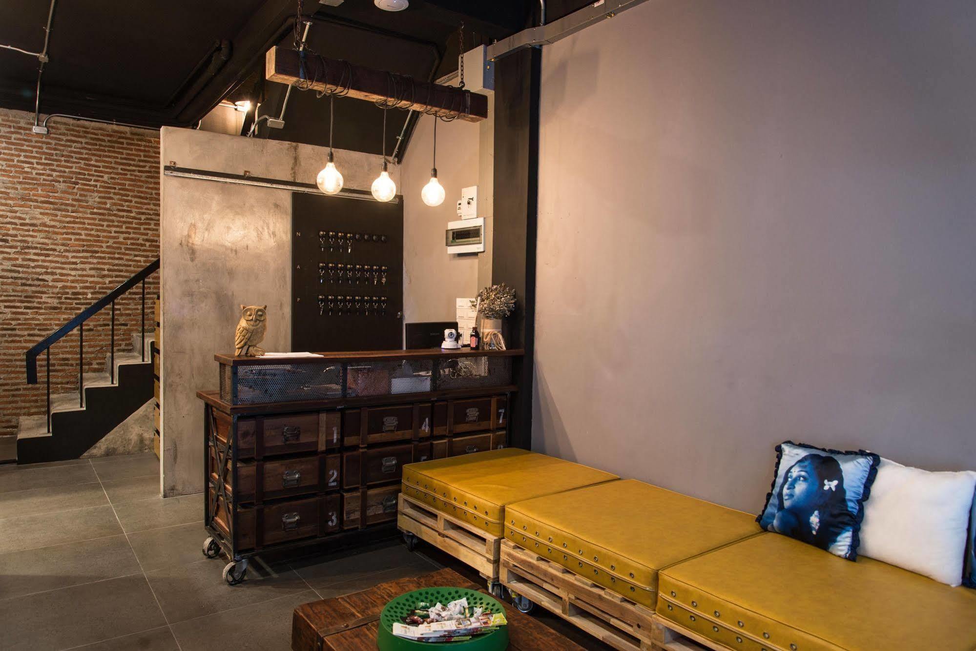 Nap@Pan Hostel Silom Бангкок Екстер'єр фото